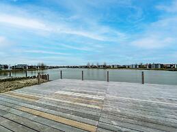 Beautiful Chalet With Spacious Jetty on the Water