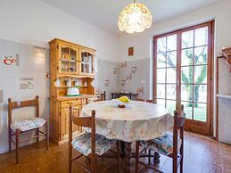 Modern Holiday Home in Marciaga With Garden