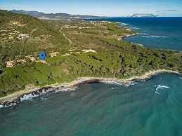 Small House a Stone's Throw From the sea
