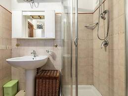 Small House a Stone's Throw From the sea