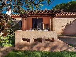 Small House a Stone's Throw From the sea