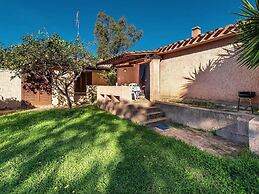 Small House a Stone's Throw From the sea