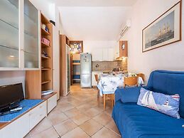 Small House a Stone's Throw From the sea