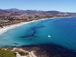Small House a Stone's Throw From the sea