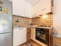 Small House a Stone's Throw From the sea