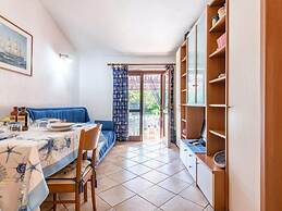 Small House a Stone's Throw From the sea