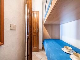 Small House a Stone's Throw From the sea