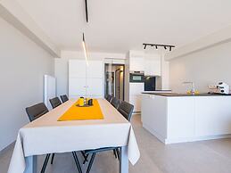 Spacious Apartment With View