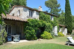 Beautiful Holiday Home With Garden