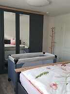 Leinelume Modern Retreat