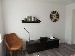 Leinelume Modern Retreat