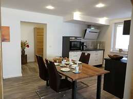 Leinelume Modern Retreat
