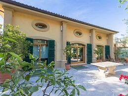 Belvilla by OYO Villa Sandra