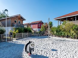 Neat Holiday Home in Sunny Les Landes