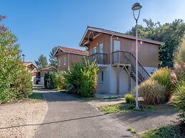 Neat Holiday Home in Sunny Les Landes