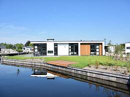 House With Three Bathrooms, on a Holiday Park