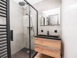 House With Three Bathrooms, on a Holiday Park