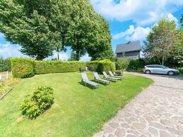 Spacious Holiday Home With Garden