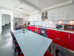 Spacious Holiday Home With Garden