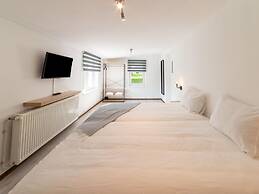 Spacious Holiday Home With Garden