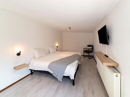 Spacious Holiday Home With Garden