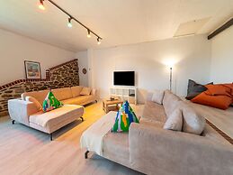 Spacious Holiday Home With Garden