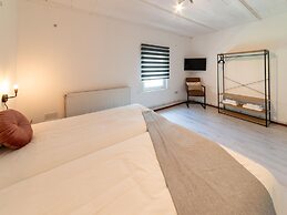 Spacious Holiday Home With Garden