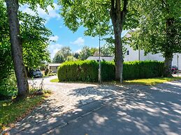 Spacious Holiday Home With Garden