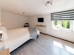 Spacious Holiday Home With Garden