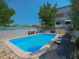 Cosy Apartment in Pag