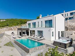 Villa Aristea Comfortable Holiday Residence