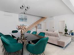 Villa Aristea Comfortable Holiday Residence