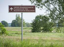 Elbwiesenhaus Modern Retreat