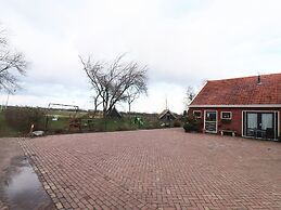 Fine Holiday Home in Donkerbroek