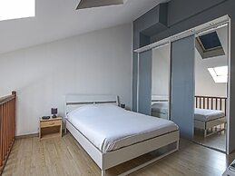Tasteful Apartment in Comes With Terrace
