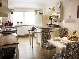 Dandelion Modern Retreat