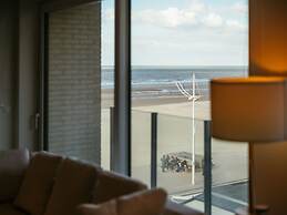 La Digue 302 Located Directly on the Beach