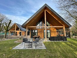 Forest Villa With Hot Tub 6 Persons