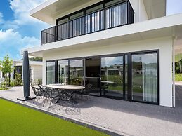 16p Spacious Villa on the Water in Zeewolde