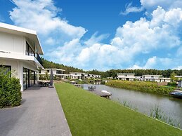 16p Spacious Villa on the Water in Zeewolde