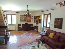 Rustic Pool Villa in Roman Countryside