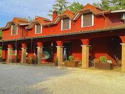 Rustic Pool Villa in Roman Countryside