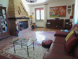 Rustic Pool Villa in Roman Countryside