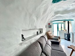 Cave House Yara With Pool and Facilities for PRM