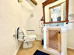 Cave House Yara With Pool and Facilities for PRM