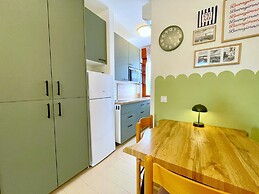 Inviting Apartment by the Beach