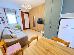 Inviting Apartment by the Beach