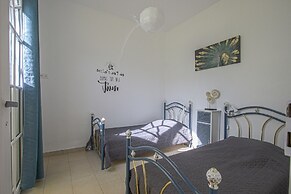 Spacious Holiday Home With Garden Near sea
