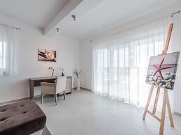 Stylish Villa With Private Pool and Terrace
