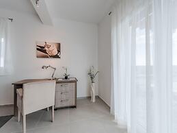 Stylish Villa With Private Pool and Terrace